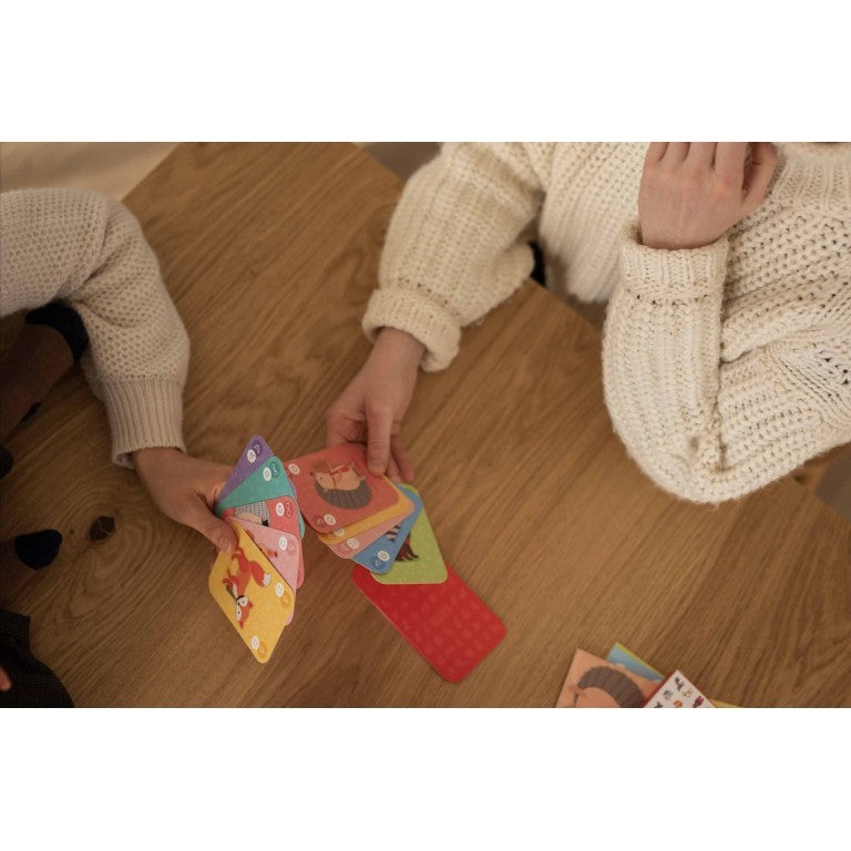 Carte da gioco. T-Rex piglia tutto