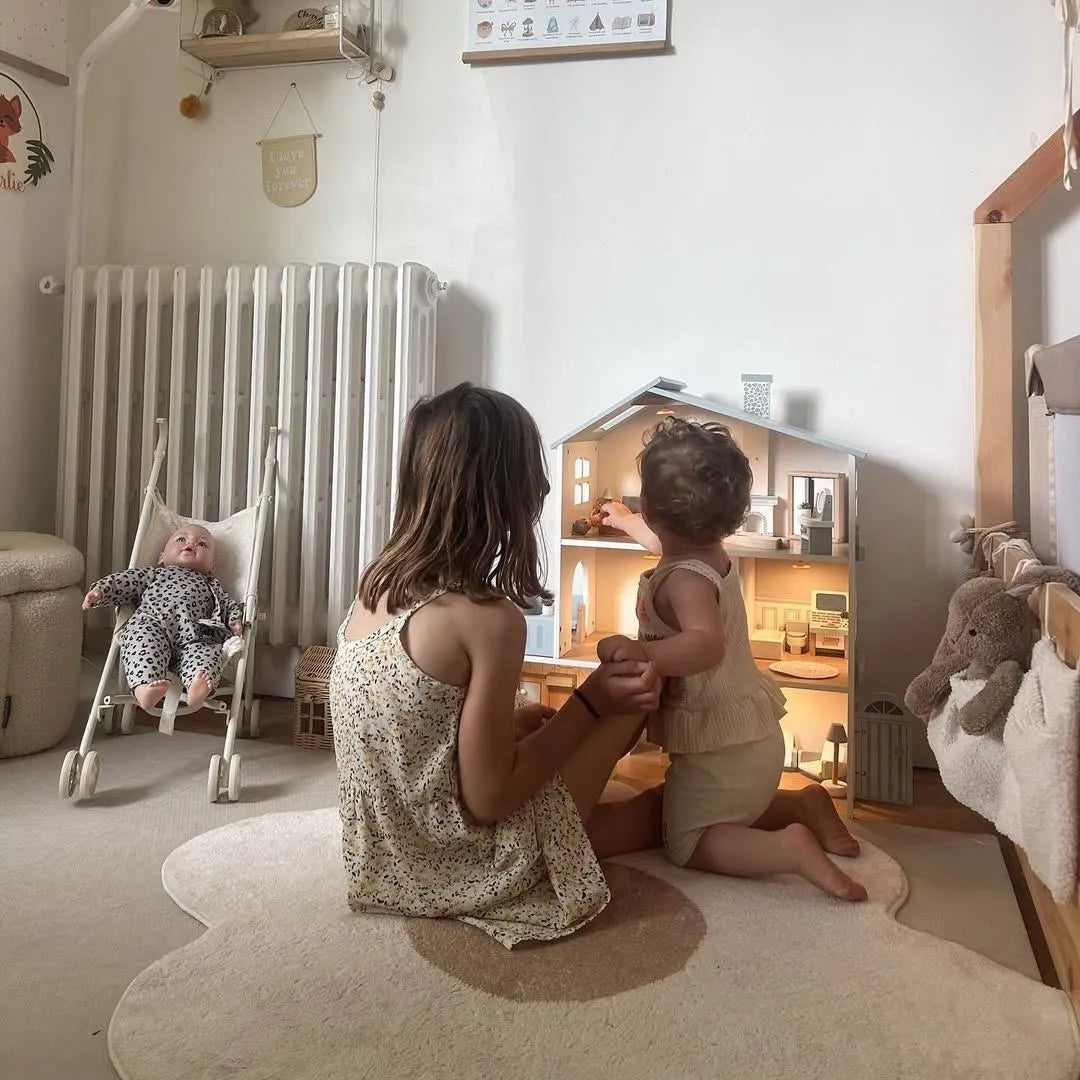 Semplice casa delle bambole nordica